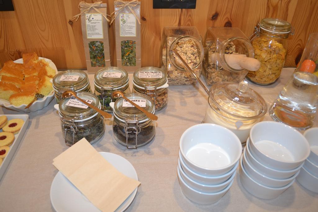 Casariga Bed & Breakfast Comano Terme Oda fotoğraf
